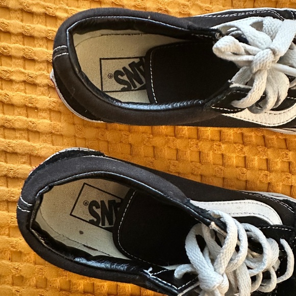 Vans Black and White Old Skool Sneakers Classic Skate Design - Picture 6 of 7